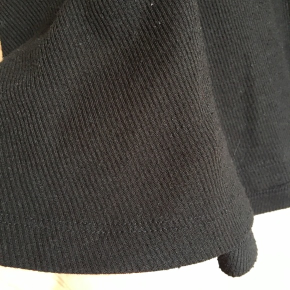 A black skirt in XL but like a large instead - Picture 2 of 3